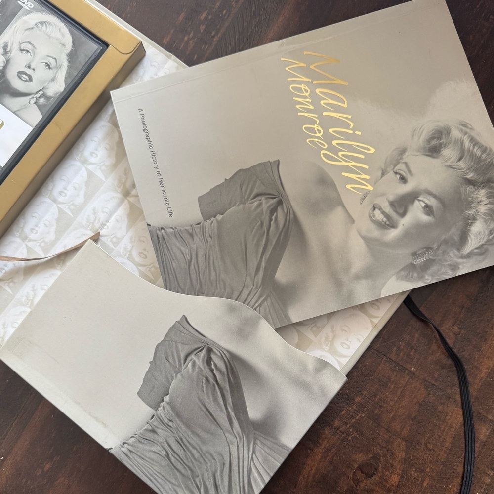 Marilyn Monroe Illustrated Book and DVD Set